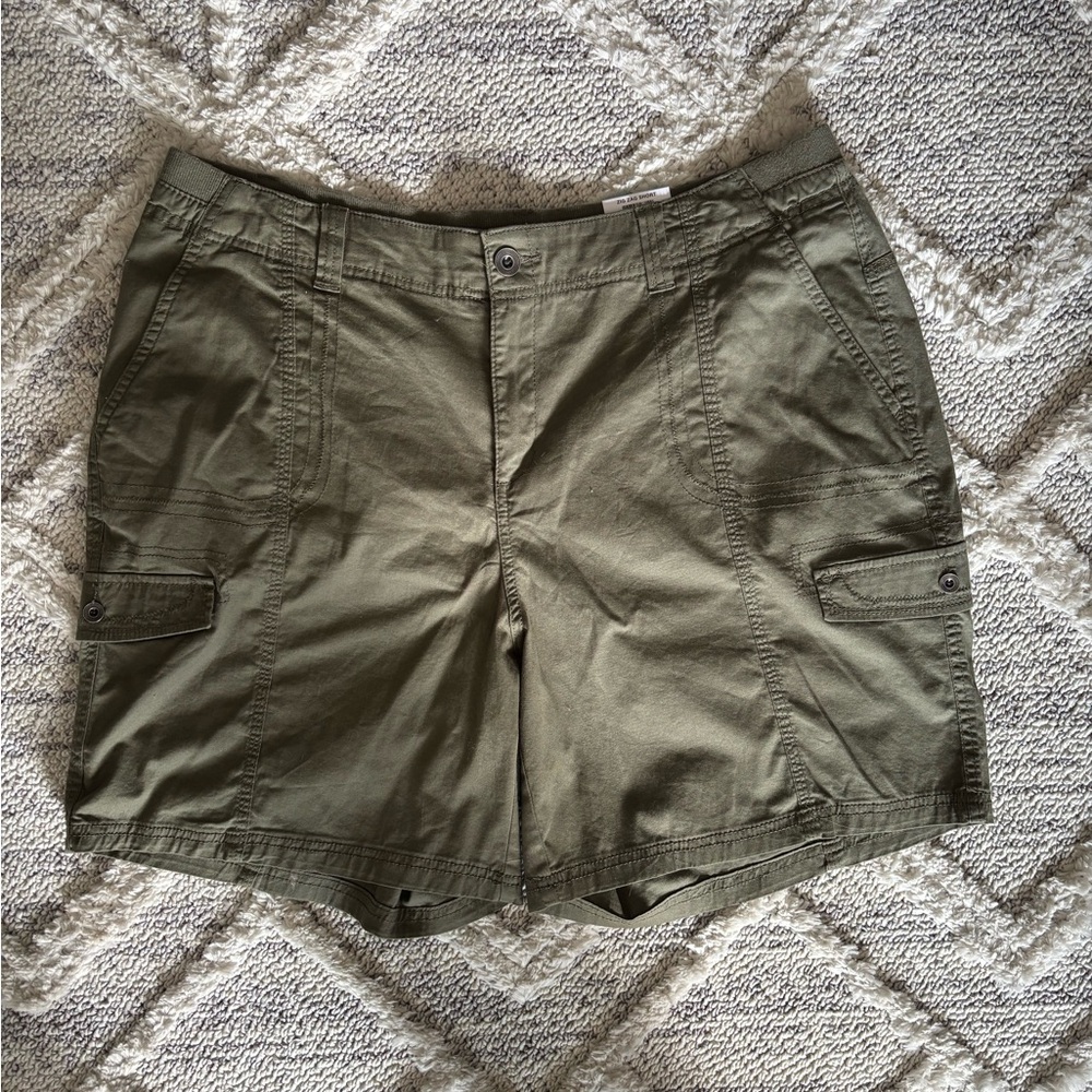 NWT Olive Green Women's Cargo Shorts 20W
